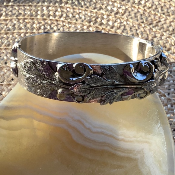 Silver Hinged Bangle Cuff Bracelet - Picture 5 of 9